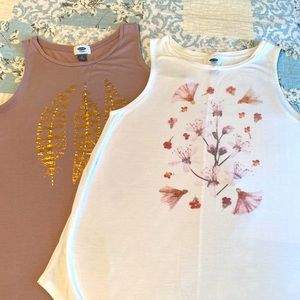 OLD NAVY - Set of 2 Sleeveless Graphic Design Tops in Size Medium